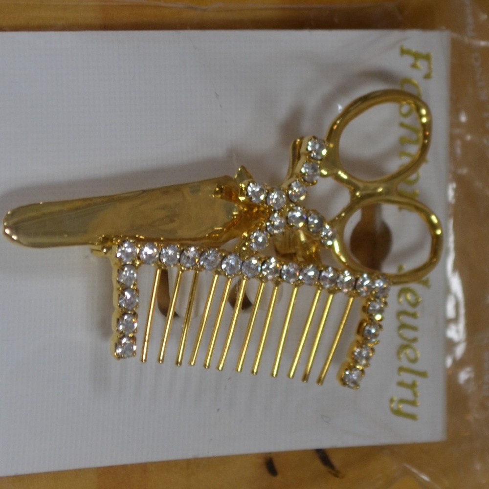 NIB Hairdresser Pin Crystals Scissors Comb